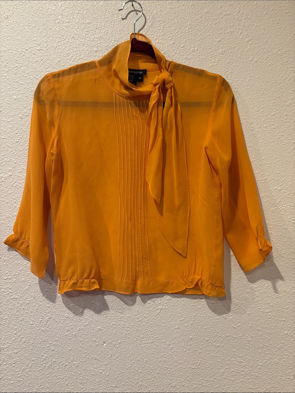 Tie-neck Silk blouse